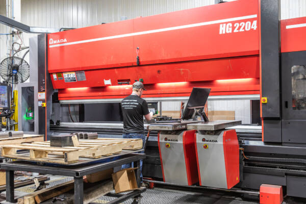 https://www.yoderind.com/wp-content/uploads/cnc-forming/Metal-Sheet-Forming-with-CNC-Machine.jpg